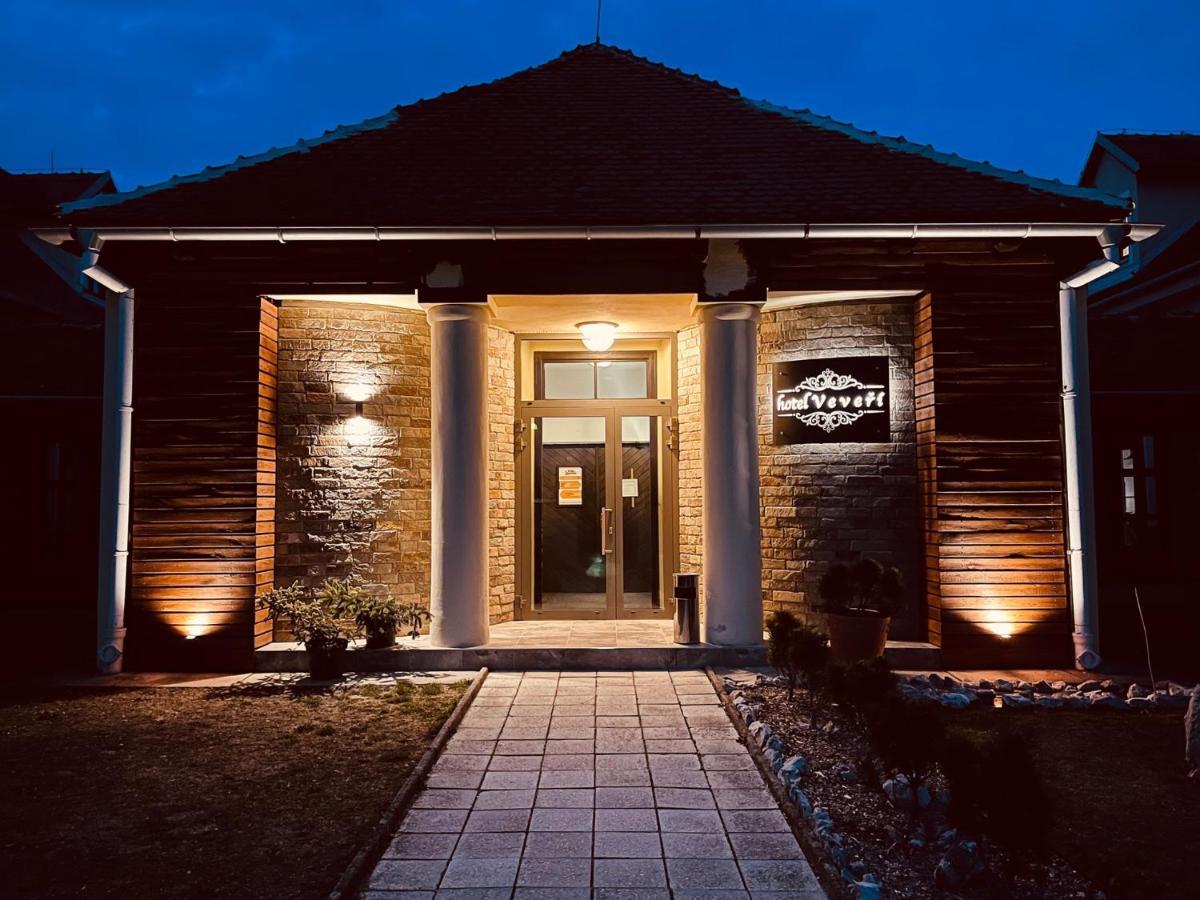 Hotel Veveri Veverska Bityska Экстерьер фото