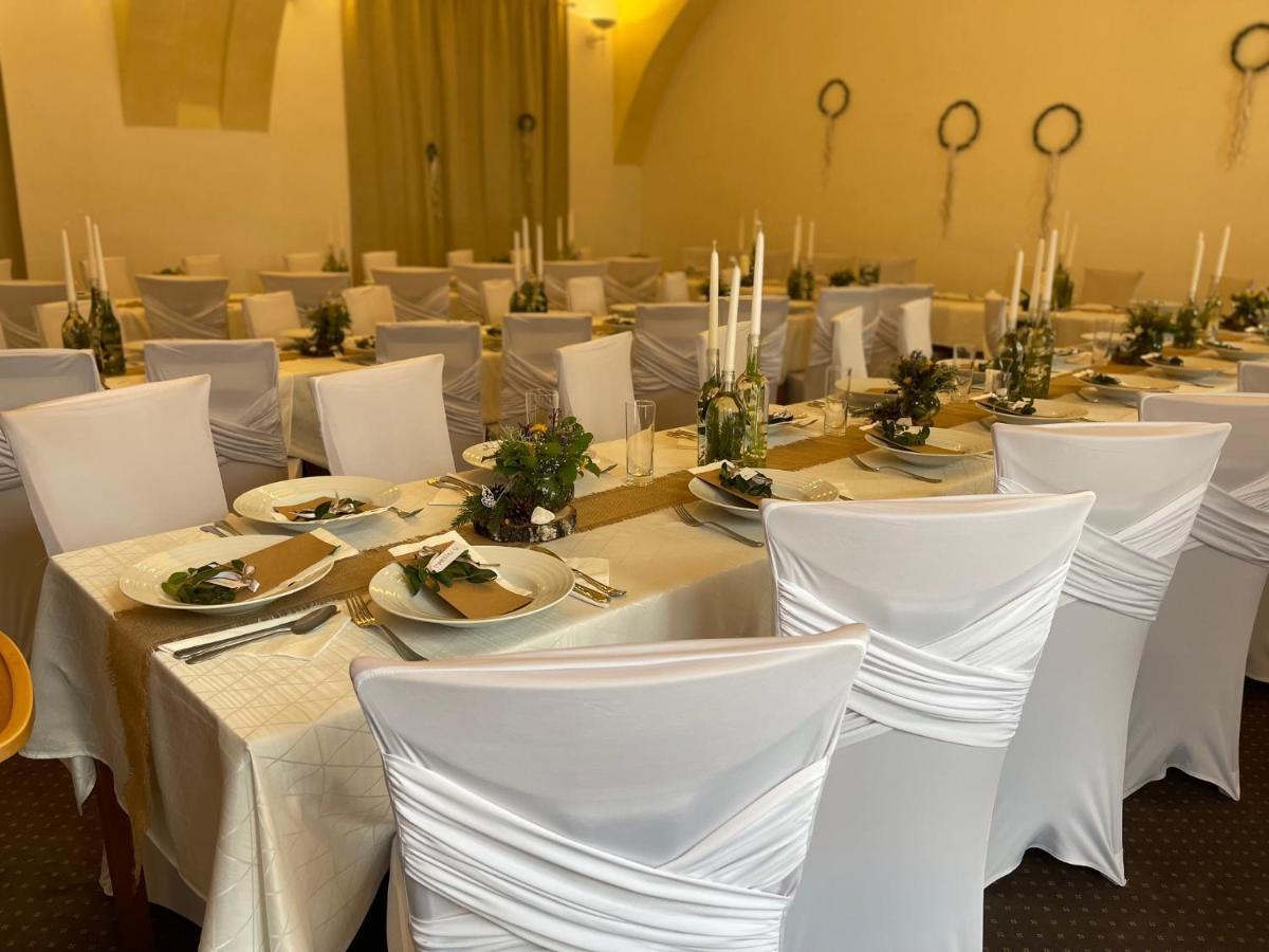 Hotel Veveri Veverska Bityska Экстерьер фото