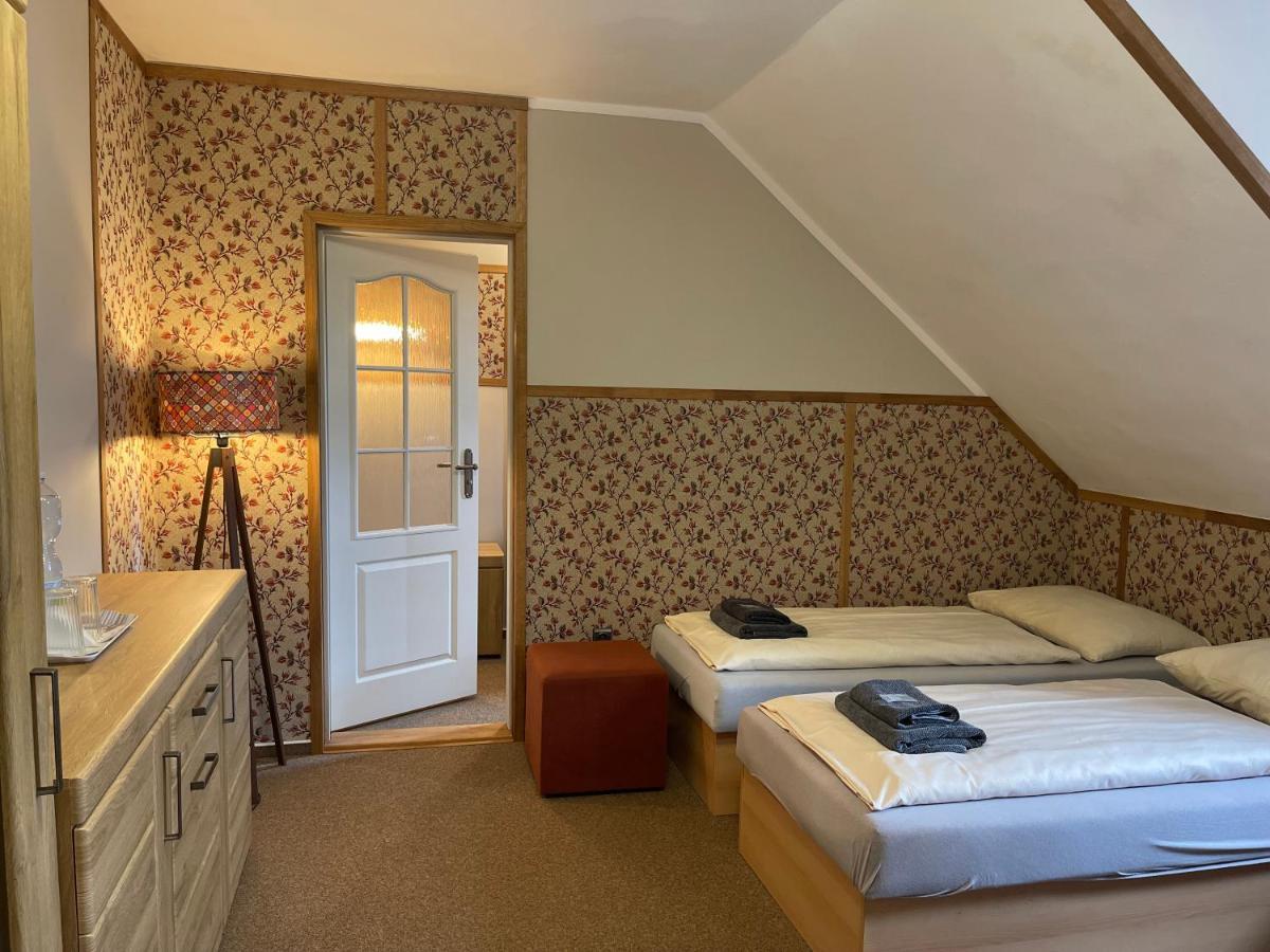 Hotel Veveri Veverska Bityska Экстерьер фото