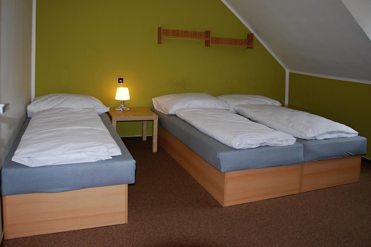 Hotel Veveri Veverska Bityska Экстерьер фото
